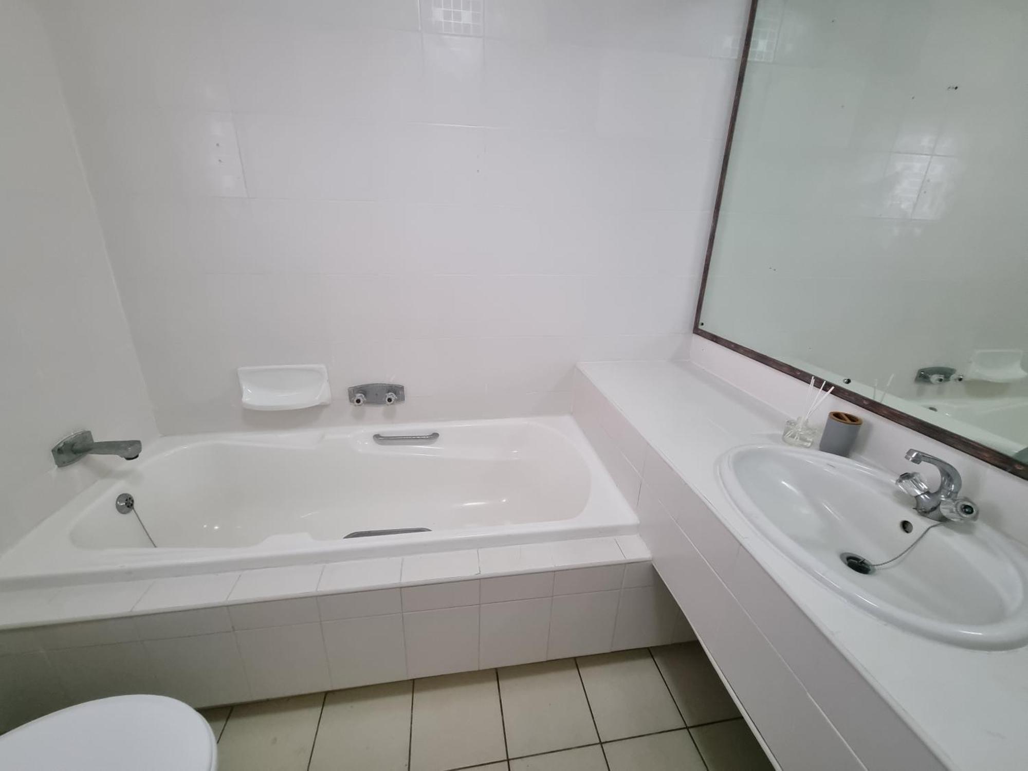 Spacious Ground Floor 3 Bedroom Unit - Shaka's Rock * Ballito